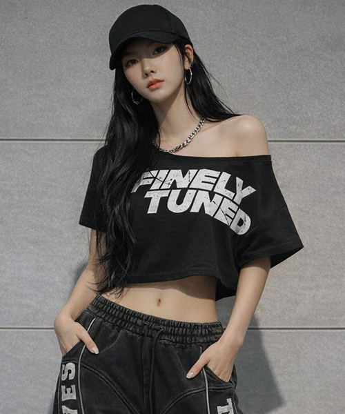 Unique1554 튠 오프숄더 크롭티~